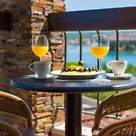 Blue Waves Hotel