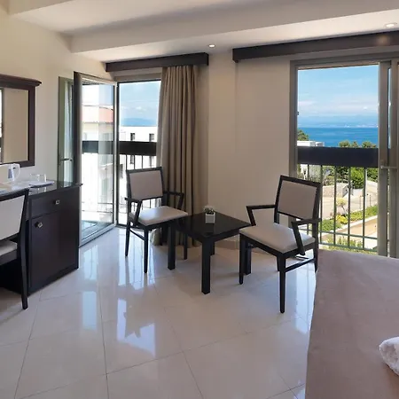 Blue Waves Hotel 4*