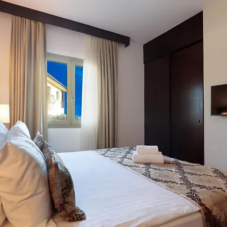 Blue Waves Hotel 4*