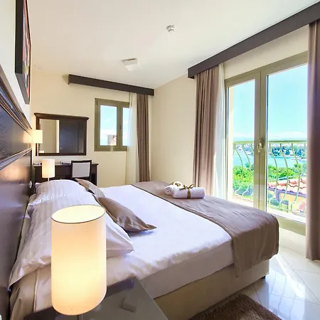 Hotel Blue Waves 4*