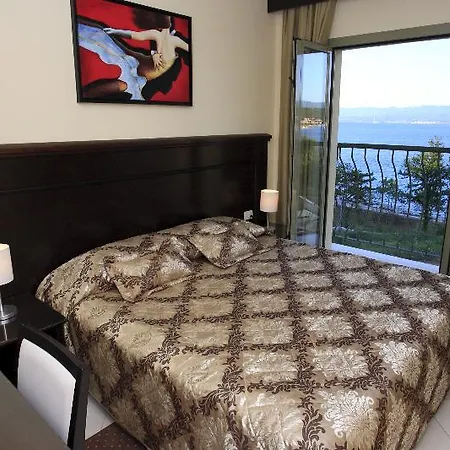 Blue Waves Hotel 4*