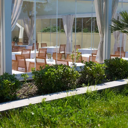 Blue Waves Hotel 4*
